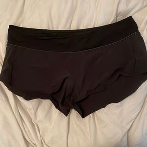 Lululemon shorts, black